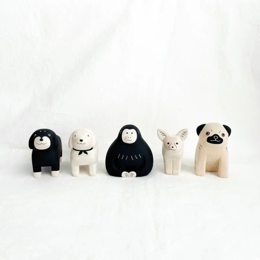 Figurine Chien Carlin en Bois - Image 10