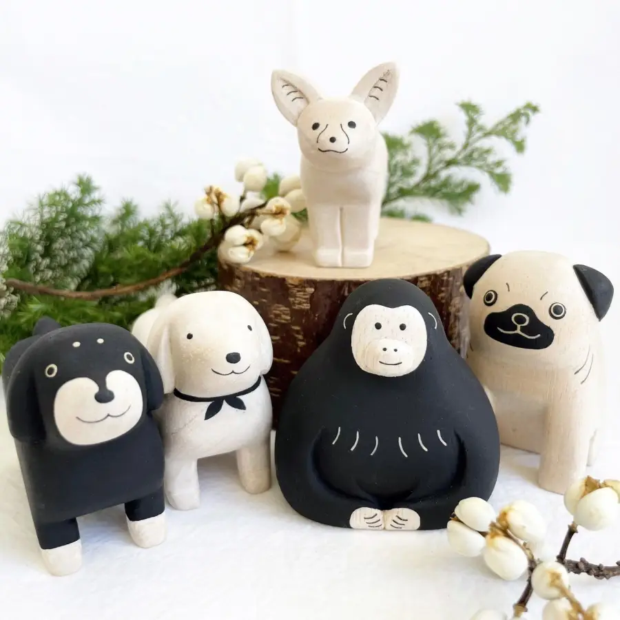 Figurine Chien Carlin en Bois - Image 12