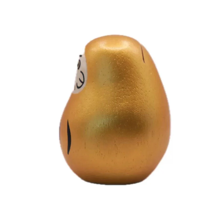 Figurine Daruma Or en bois - Image 3