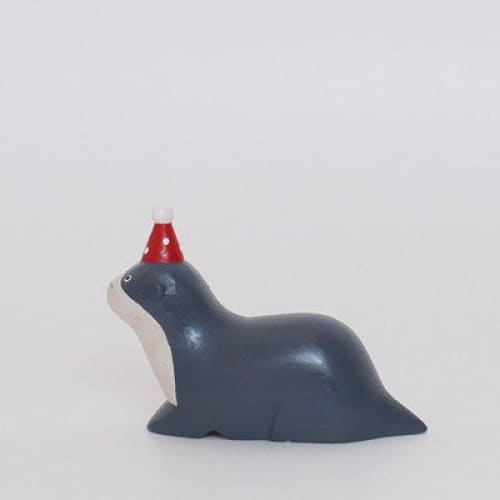 Figurine en bois - Loutre avec chapeau de fête - Image 3