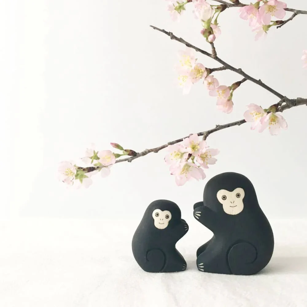 Figurine en bois Oyako - Bébé singe - Image 3
