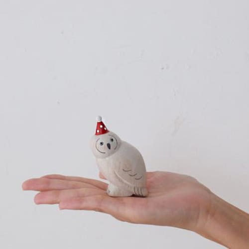 Figurine en bois - Parent chouette avec chapeau de fête - Image 5