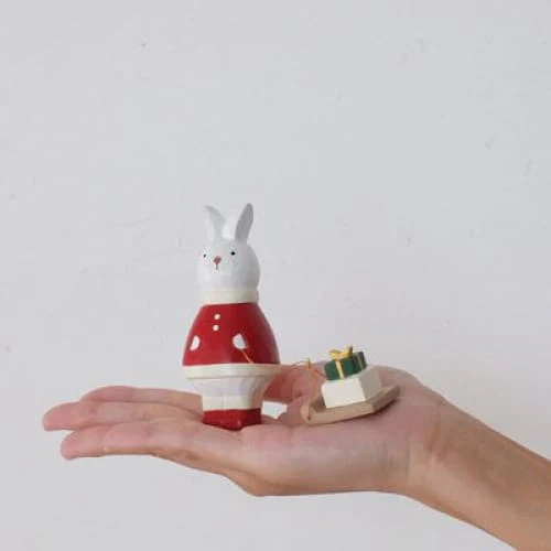 Figurine Lapin de Noël avec Cadeau Bois - Image 5