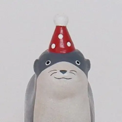 Figurine Loutre de Noël en Bois - Image 2