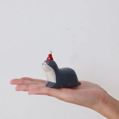 Figurine Loutre de Noël en Bois - Image 3