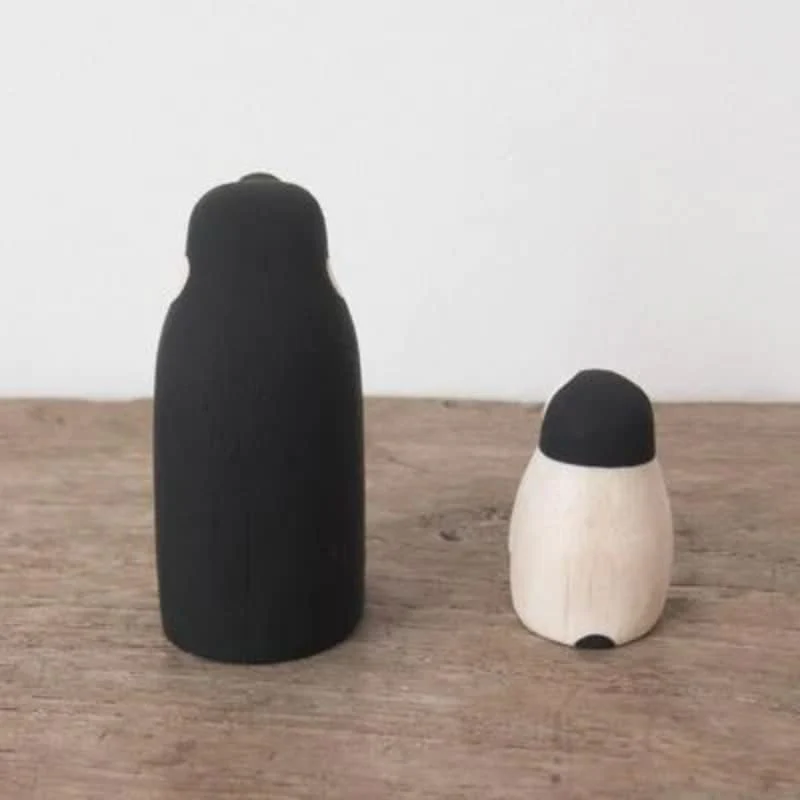 Figurine Pingouin Parent en Bois - Image 3