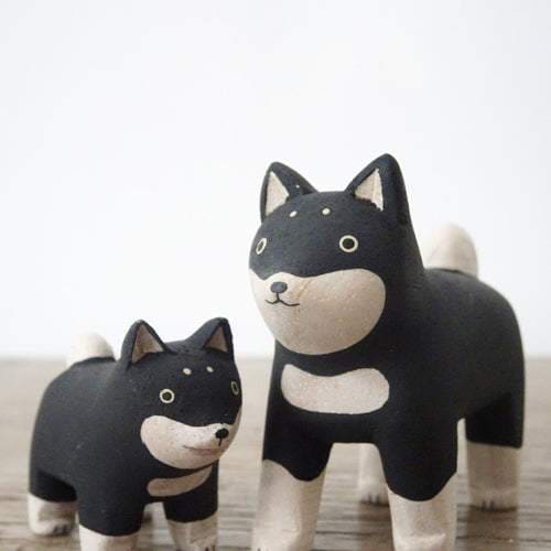 Figurine Shiba Enfant en Bois - Image 5