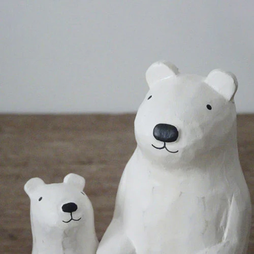 Figurine en bois – Ours polaire espiègle (parent) – Collection Animaux en bois - Image 3